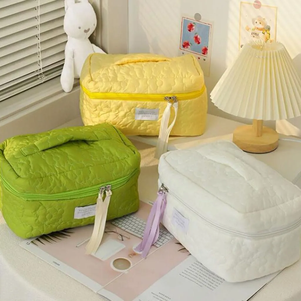 Convenient Large Capacity Travel Toiletry Bag Polyester Portable Makeup Bag Cute Storage Wash Bag with Handle Practical