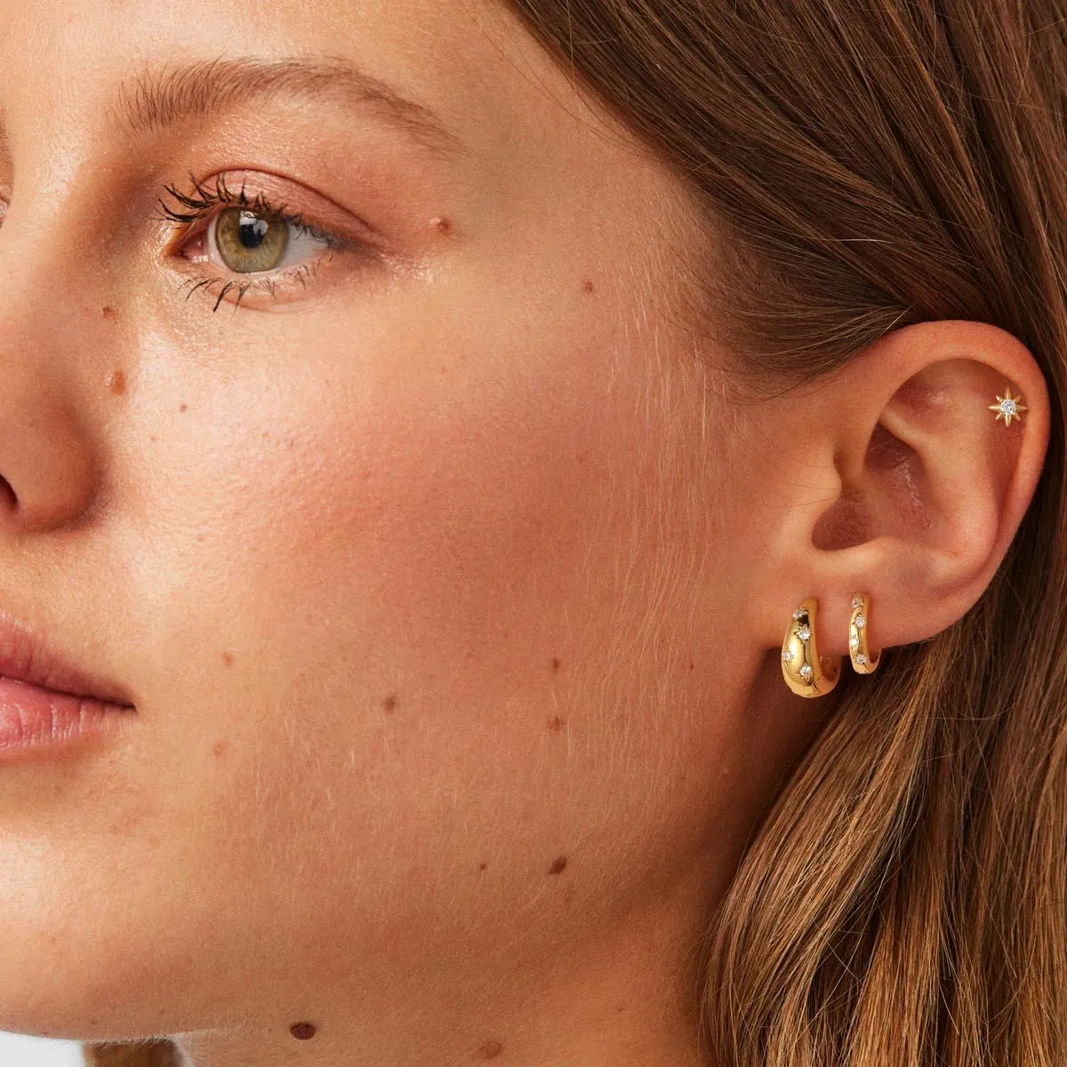 Gold/Silver Earrings for Women Dainty 14k Gold Plated Lightweight Huggie Hoop Earrings Set Trendy Gold/Silver Earring Small Hoop Earrings for Women Jewelry Gifts