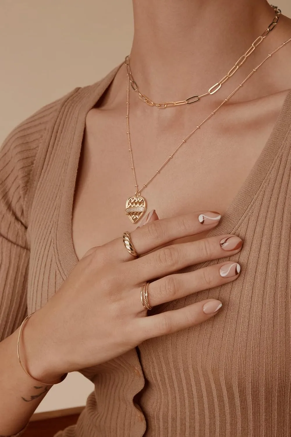 LOYATA Gold Layered Choker Necklace 14K Gold Plated Bar Coin Charm Pendant Neckalce Delicate Multilayer Choker Necklaces for Women