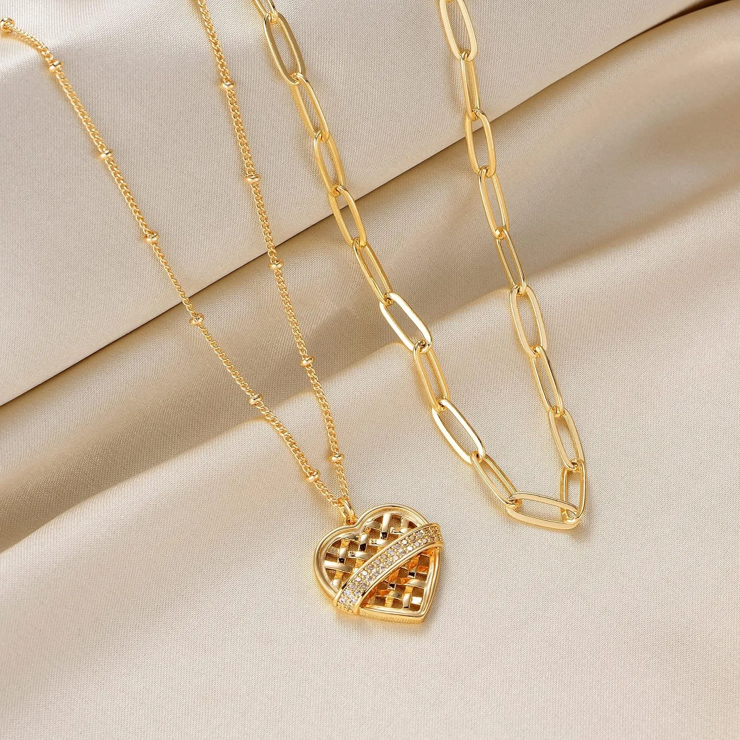 LOYATA Gold Layered Choker Necklace 14K Gold Plated Bar Coin Charm Pendant Neckalce Delicate Multilayer Choker Necklaces for Women